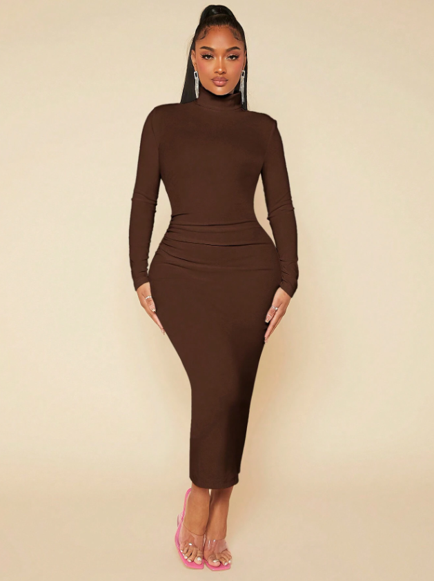 שמלת גוף ארוכה – סתיו-חורף עם צוואר עגול