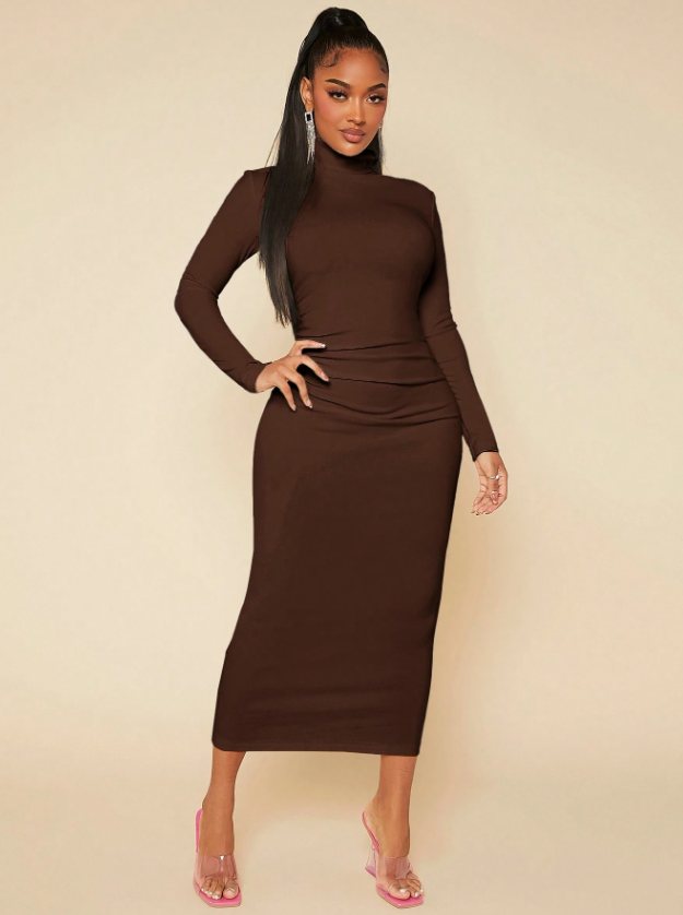 שמלת גוף ארוכה – סתיו-חורף עם צוואר עגול