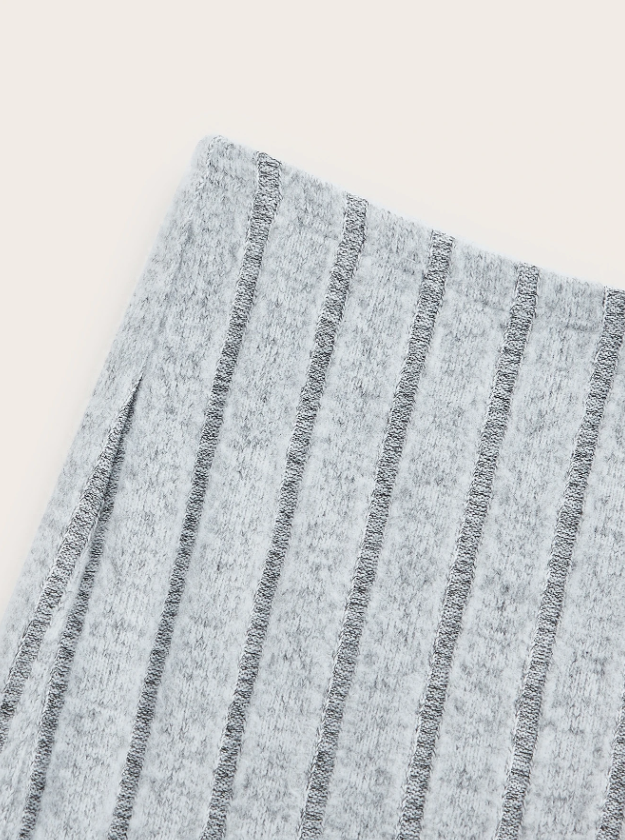 חצאית יומיומית בגוון אפור בהיר