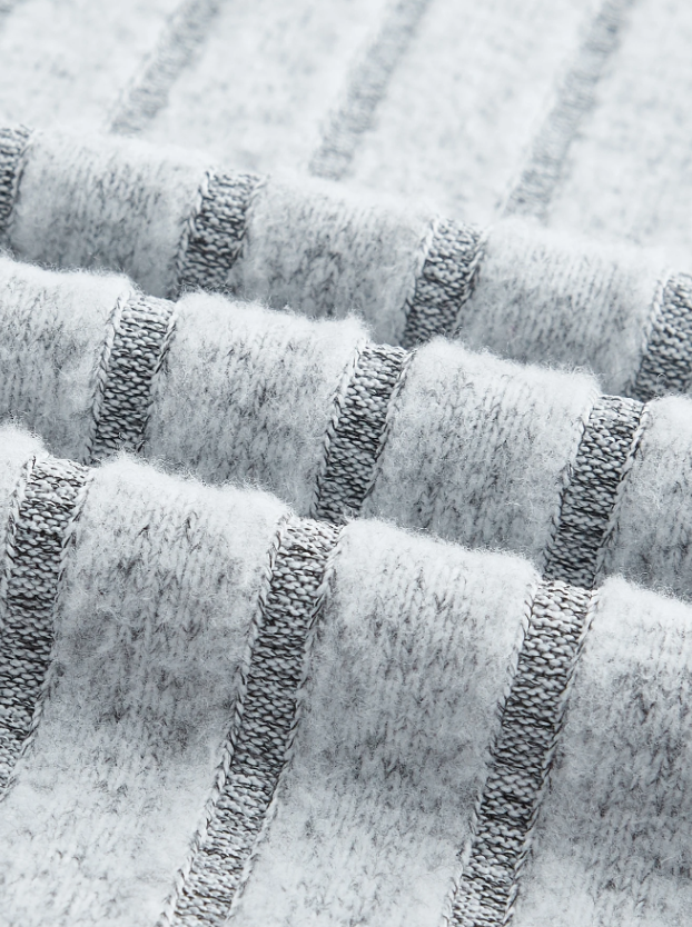 חצאית יומיומית בגוון אפור בהיר