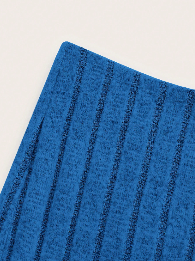 חצאית יומיומית בגוון אפור בהיר